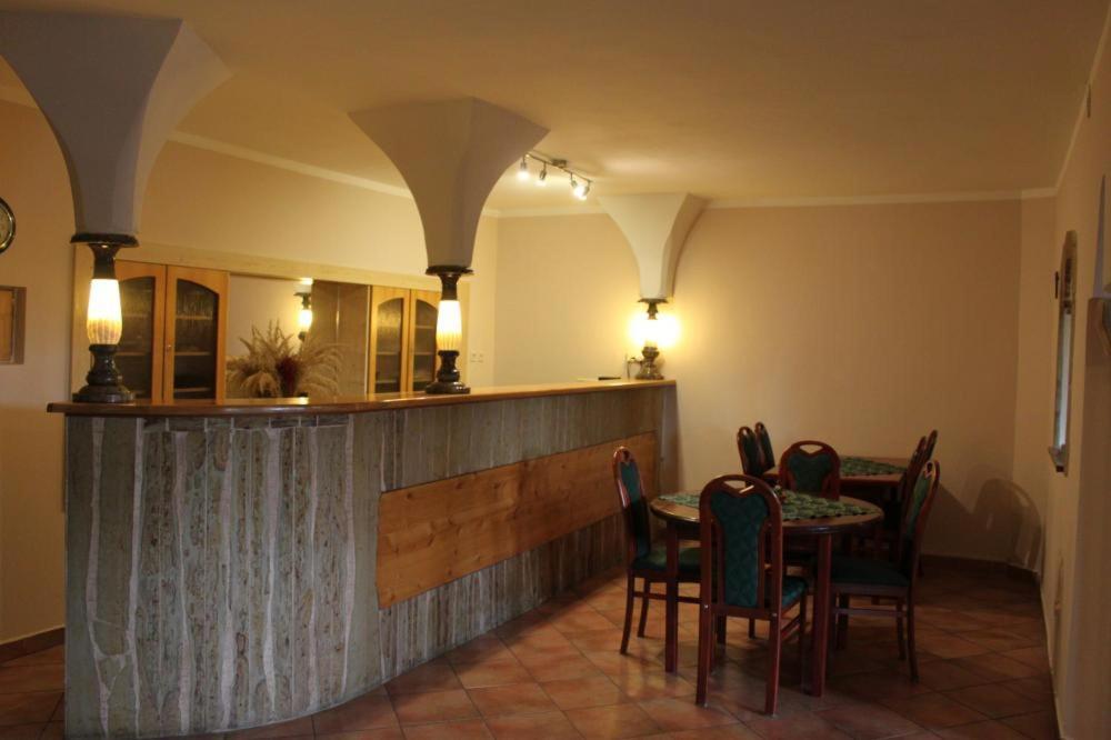 Zlaty Lev Hotel Svitavy Buitenkant foto